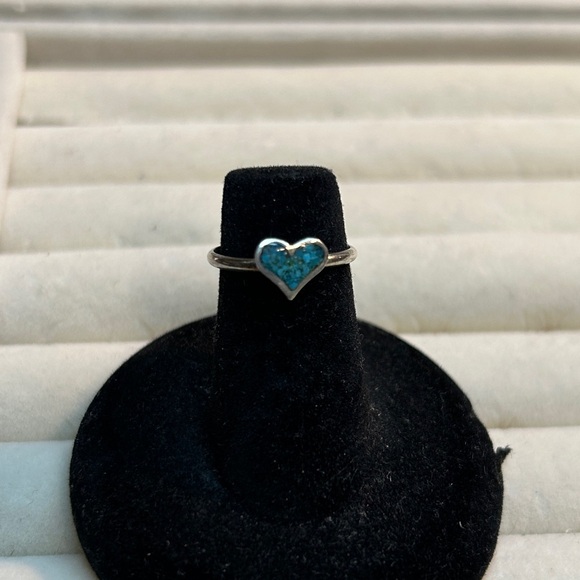 *RARE* VINTAGE UNMARKED STERLING SILVER 80s TURQUOISE HEART RING PINKY RING - Picture 2 of 3